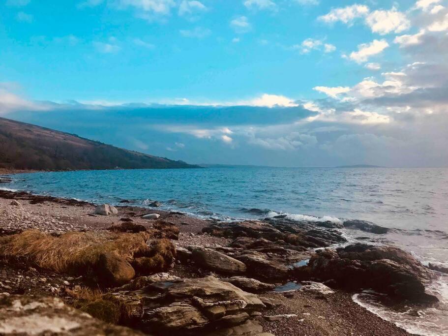 Beautiful Spacious Old Schoolhouse With Stunning Sea Views And Beach Nearby Villa Port Bannatyne Bagian luar foto